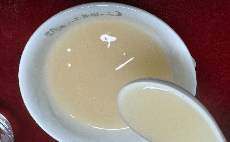 多少媽媽栽在輔導(dǎo)作業(yè)上！姥姥端來的一杯溫?zé)嵊袡C葛根粉，竟成了情緒 “滅火器”